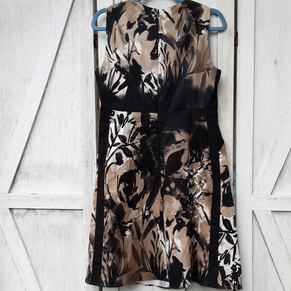 NWOT Elie Tahari brown floral dress size 8. - Picture 3 of 3
